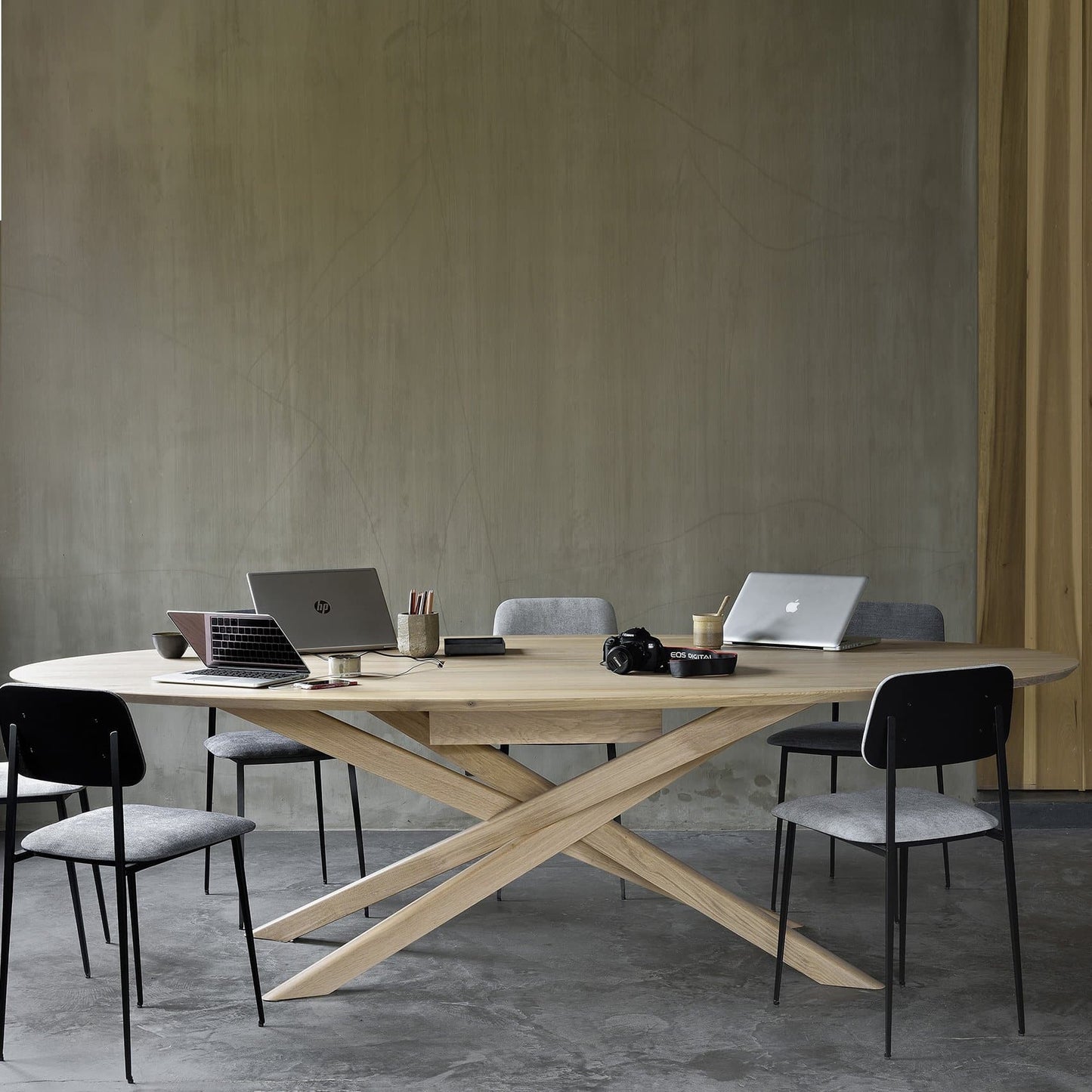 Mikado Meeting Table